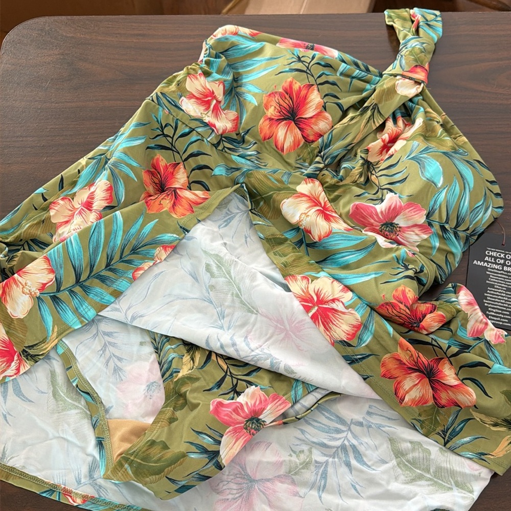 NWT High Neck Halter SwimDress Size 12 Swimsuits For All one Piece